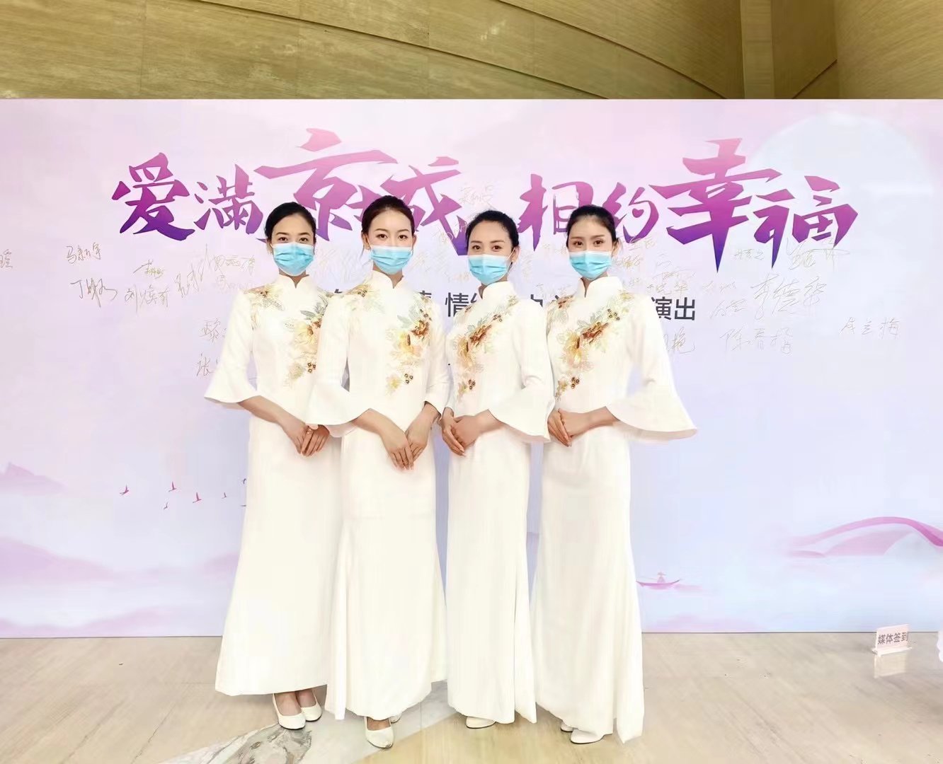 南昌禮儀服務(wù)公司、展覽禮儀、活動(dòng)禮儀、頒獎(jiǎng)禮儀、慶典開(kāi)幕式選擇&ldquo;鳴演傳媒&rdquo;